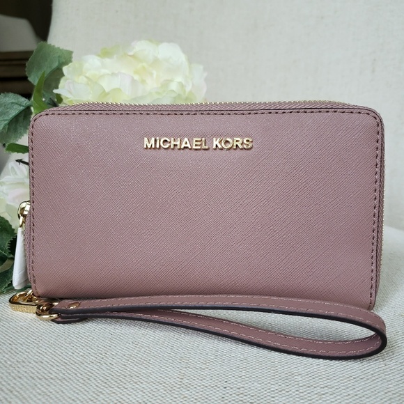 Michael Kors Handbags - NWT Michael Kors LG Phone Case Wallet dusty rose
